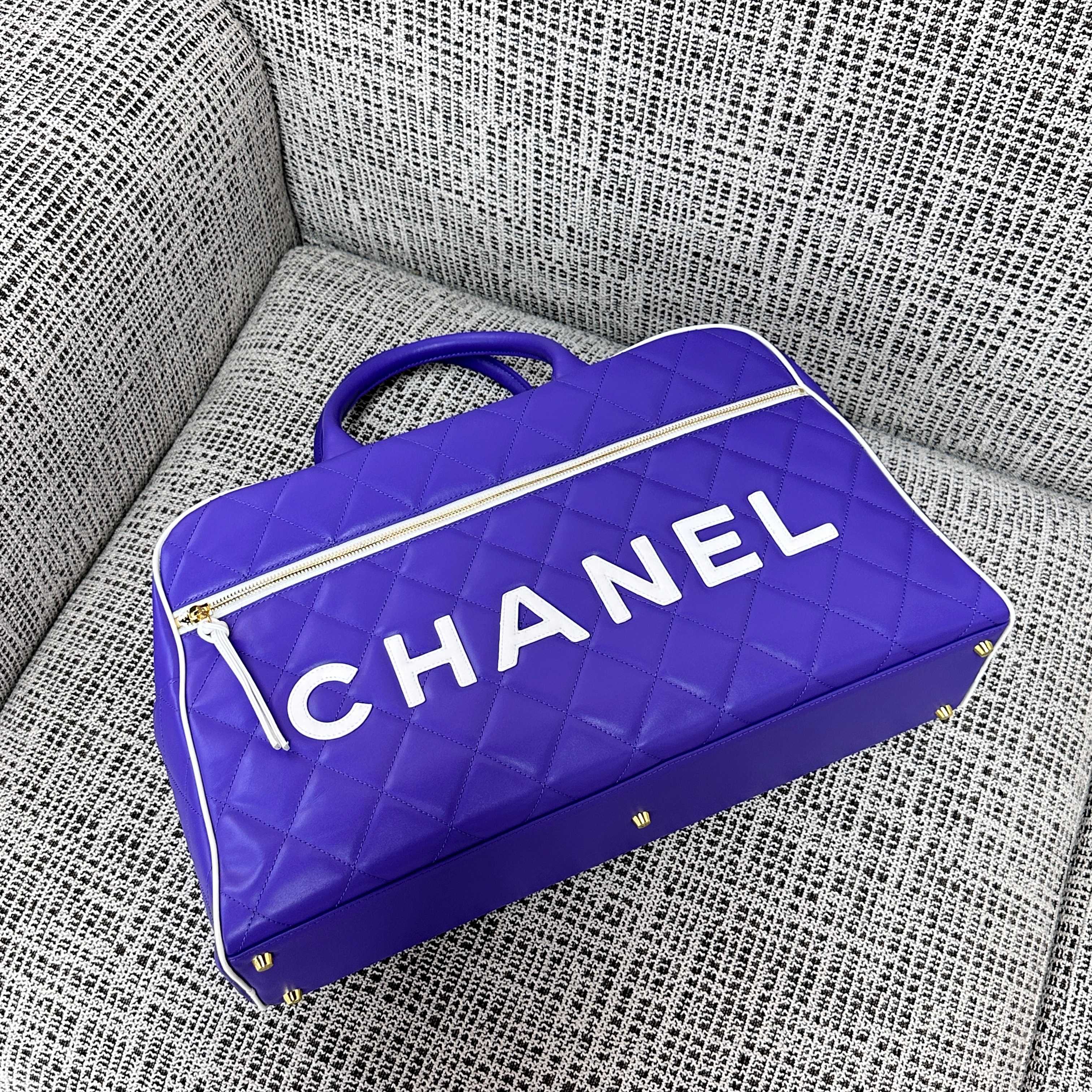 CHANEL 26S BOWLING BAG LARGE 46 IN BLUE PURPLE AND WHITE CALFSKIN GOLD HARDWARE