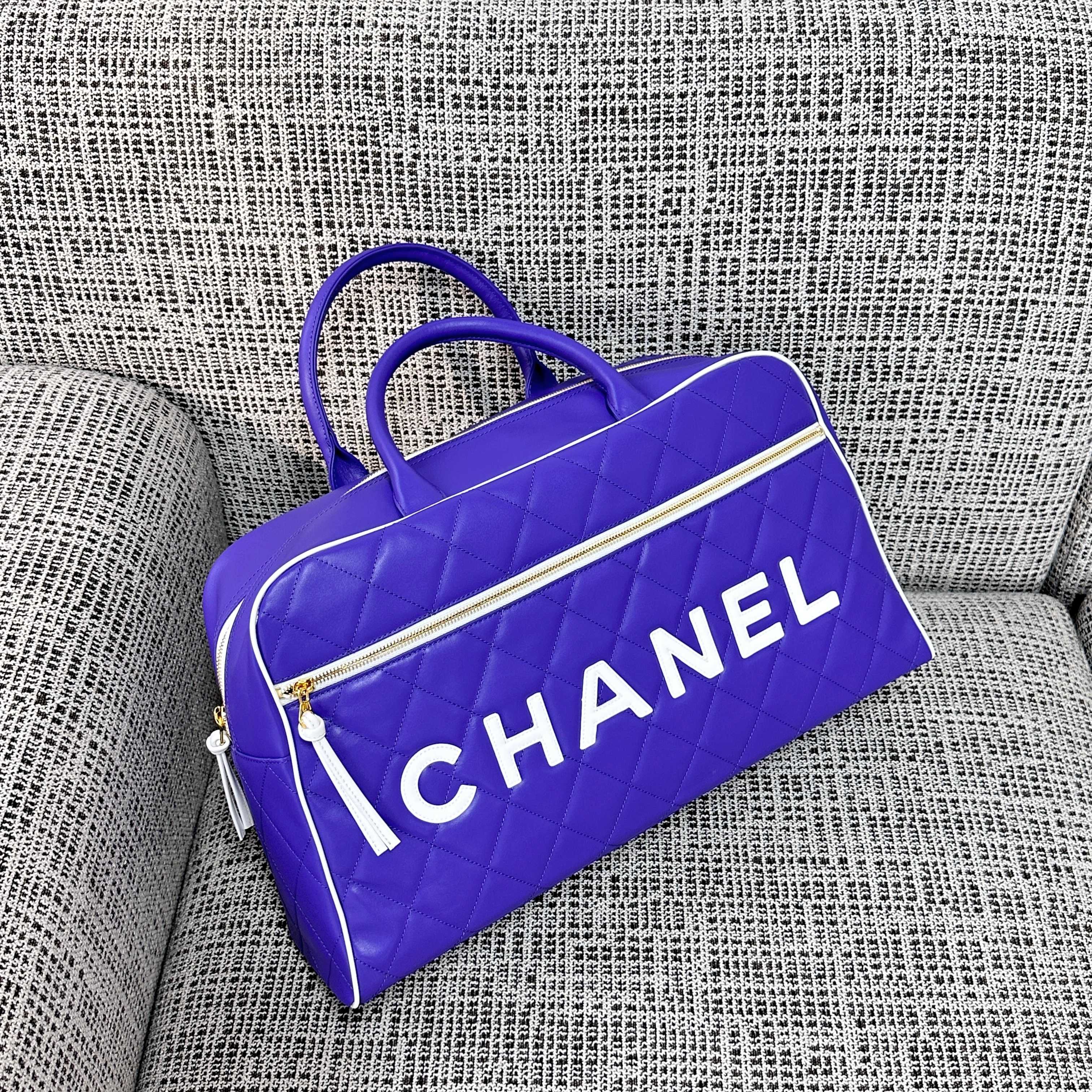 CHANEL 26S BOWLING BAG LARGE 46 IN BLUE PURPLE AND WHITE CALFSKIN GOLD HARDWARE