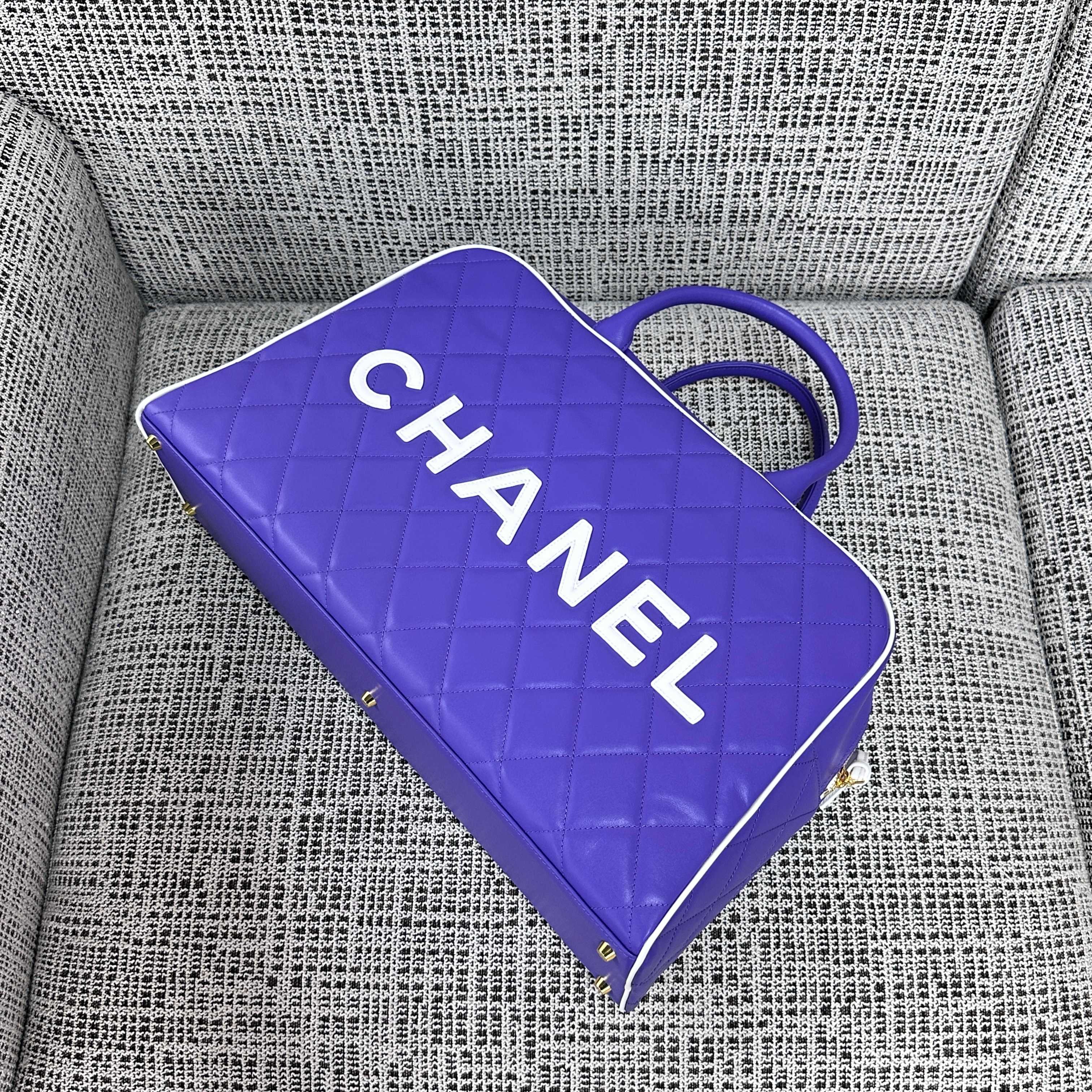 CHANEL 26S BOWLING BAG LARGE 46 IN BLUE PURPLE AND WHITE CALFSKIN GOLD HARDWARE