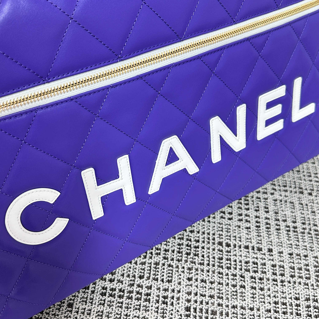 CHANEL 26S BOWLING BAG LARGE 46 IN BLUE PURPLE AND WHITE CALFSKIN GOLD HARDWARE