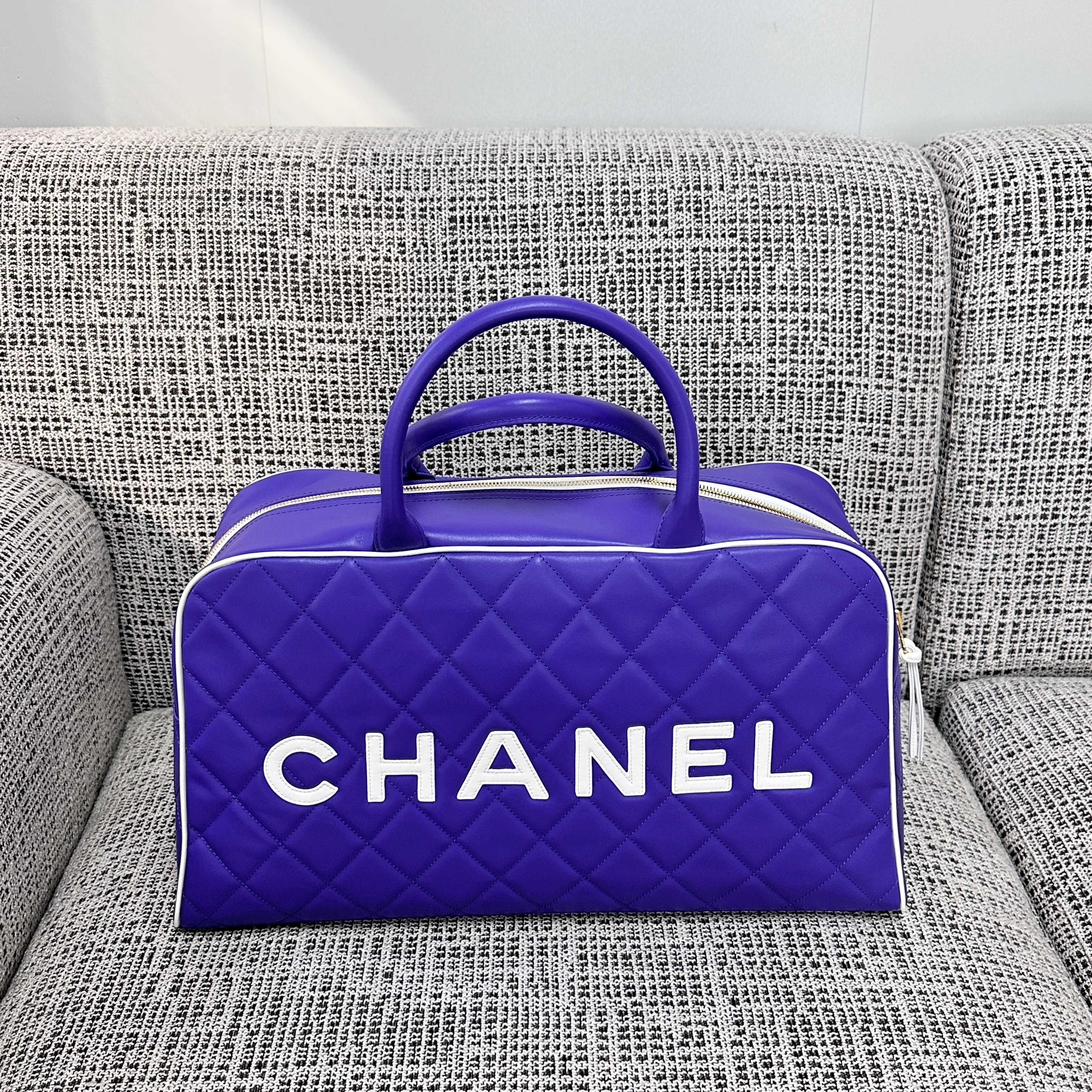 CHANEL 26S BOWLING BAG LARGE 46 IN BLUE PURPLE AND WHITE CALFSKIN GOLD HARDWARE