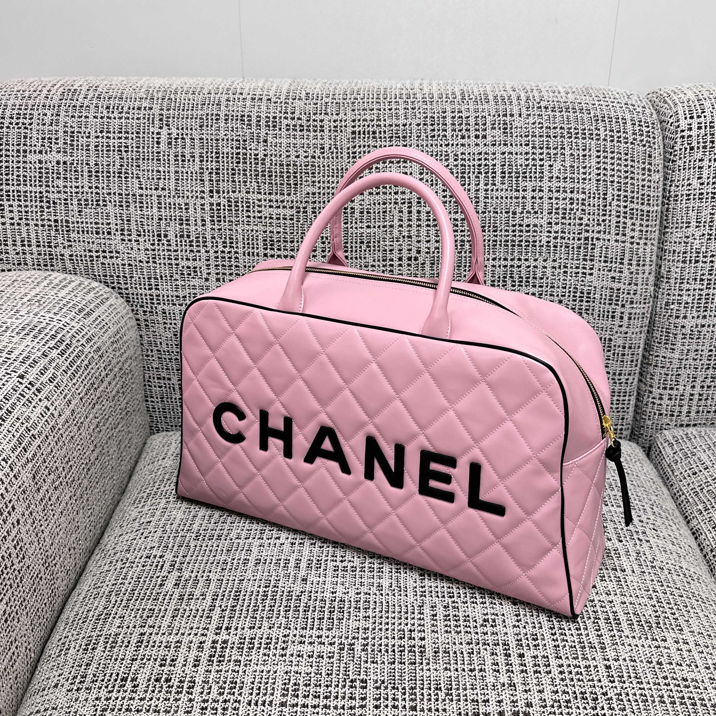 CHANEL 26S BOWLING BAG LARGE 46 IN LIGHT PINK AND BLACK CALFSKIN GOLD HARDWARE