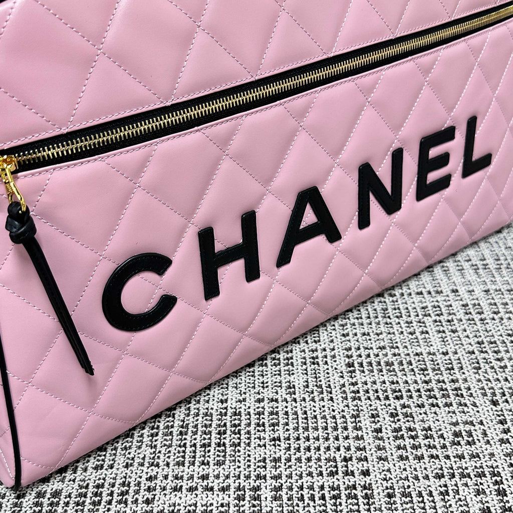 CHANEL 26S BOWLING BAG LARGE 46 IN LIGHT PINK AND BLACK CALFSKIN GOLD HARDWARE