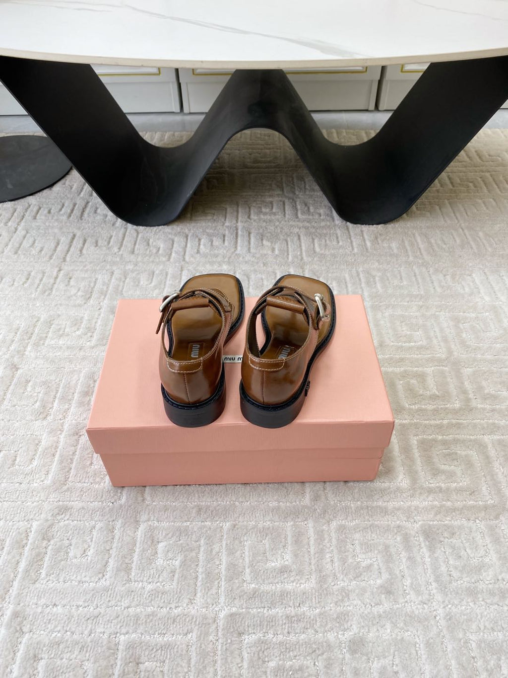 THONG SANDALS IN RUSSET BROWN SHINY LAMBSKIN WITH SILVER BUCKLE