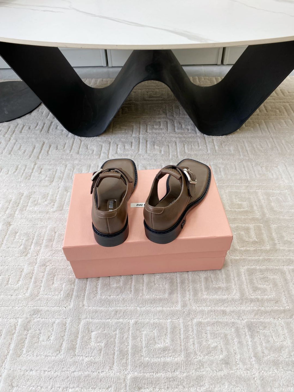 THONG SANDALS IN COFFEE BROWN LAMBSKIN WITH SILVER BUCKLE