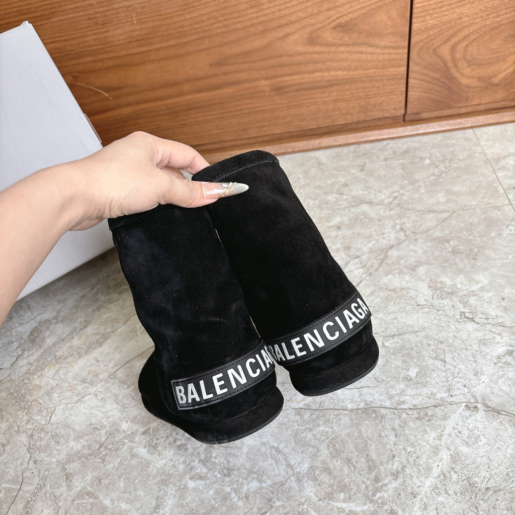 BALENCIAGA 25S ALASKA ANKLE BOOTS IN BLACK SUEDE