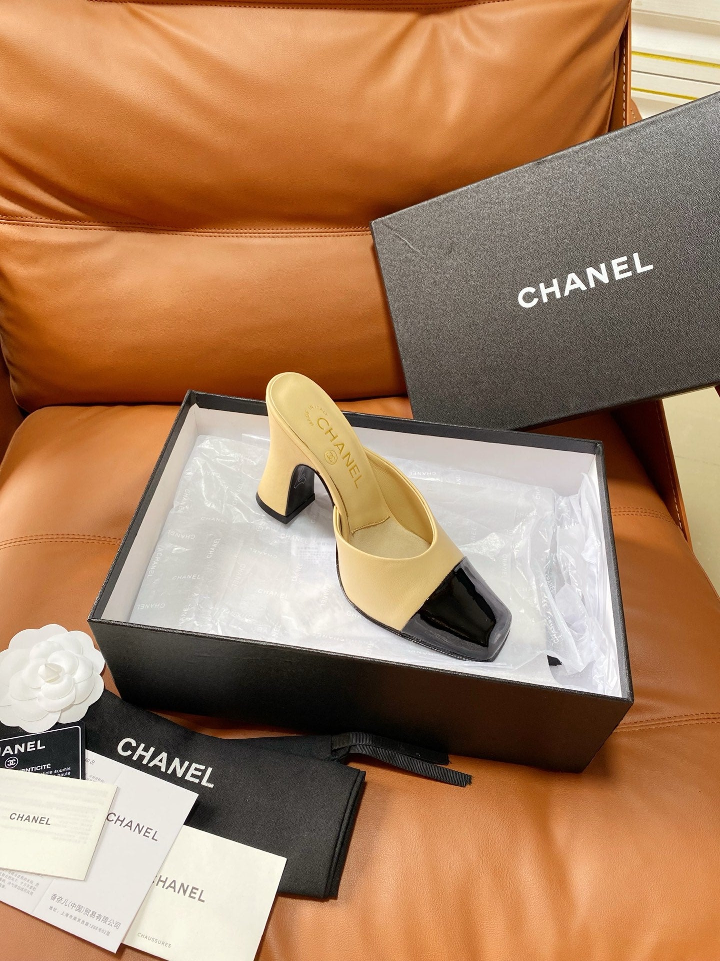 CHANEL 26S HIGH-HEEL MULES 90 MM IN BLACK AND BEIGE LAMBSKIN