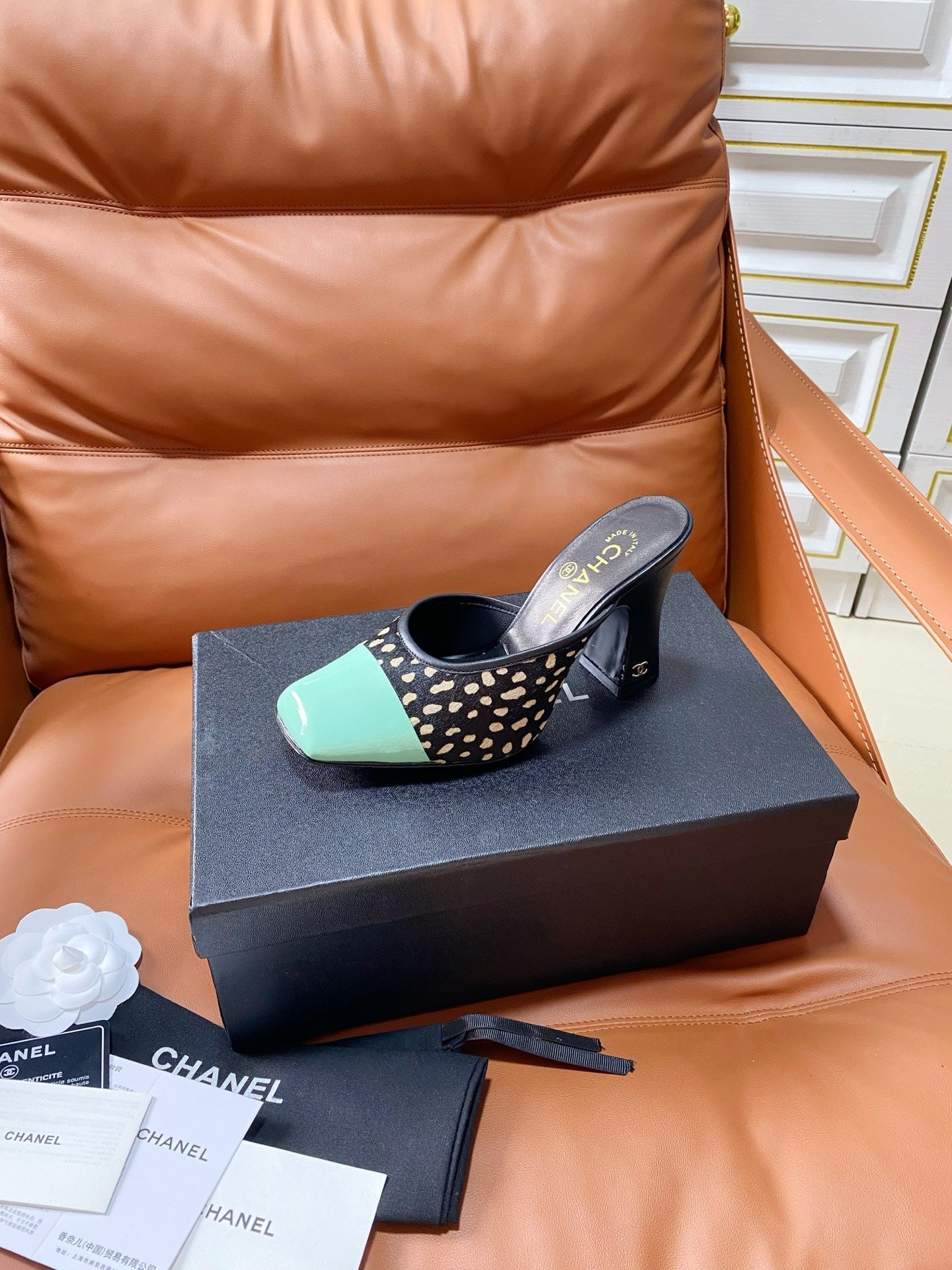 CHANEL 26S HIGH-HEEL MULES 90 MM IN PASTEL MINT GREEN LAMBSKIN AND LEOPARD PRINT PONY HAIR