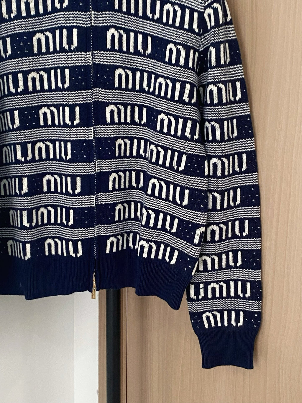 MIUMIU CARDIGAN STYLE 137