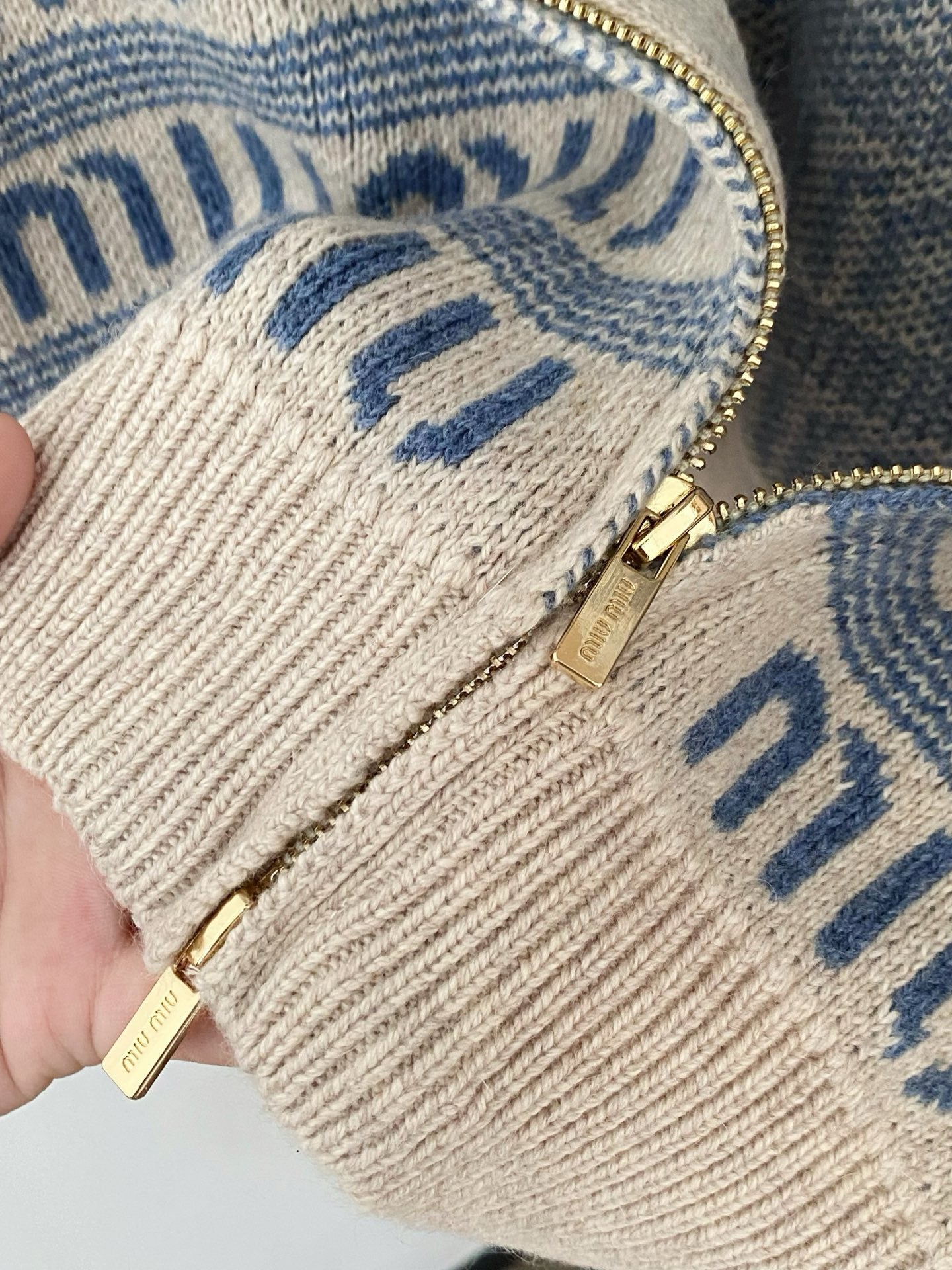 MIUMIU CARDIGAN STYLE 138
