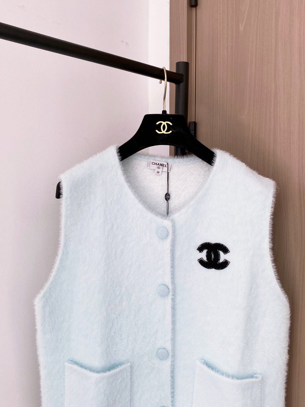CHANEL 25S SLEEVELESS VEST 367