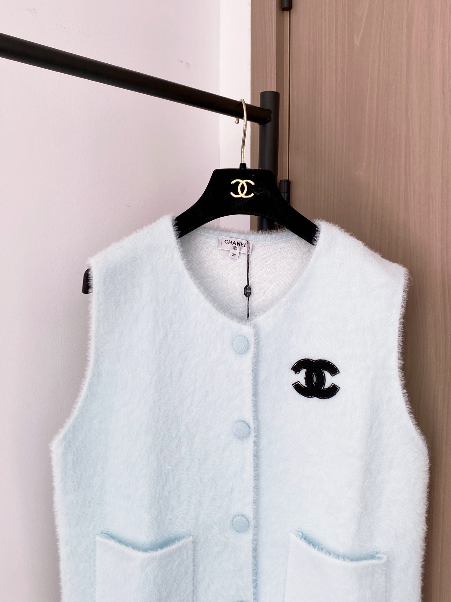 CHANEL 25S SLEEVELESS VEST 367