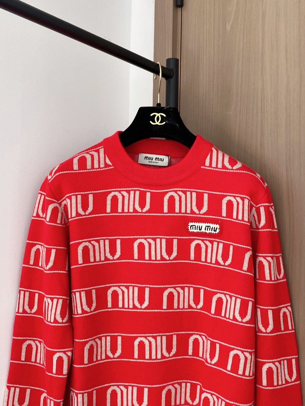 MIUMIU SWEATER STYLE 702