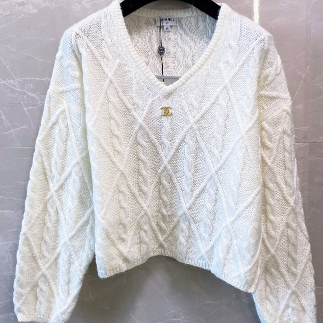 CHANEL 26S V-NECK SWEATER 656