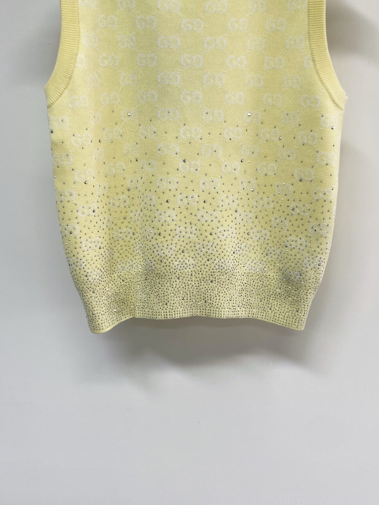 GUCCI 26S EMBELLISHED SLEEVELESS SWEATER 108
