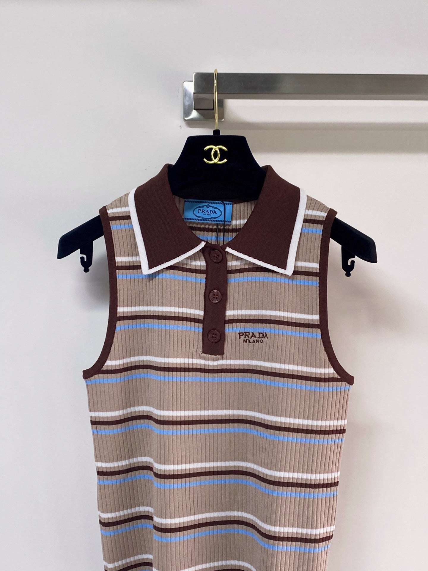 PRADA 26S SLEEVELESS POLO SHIRT STYLE 891