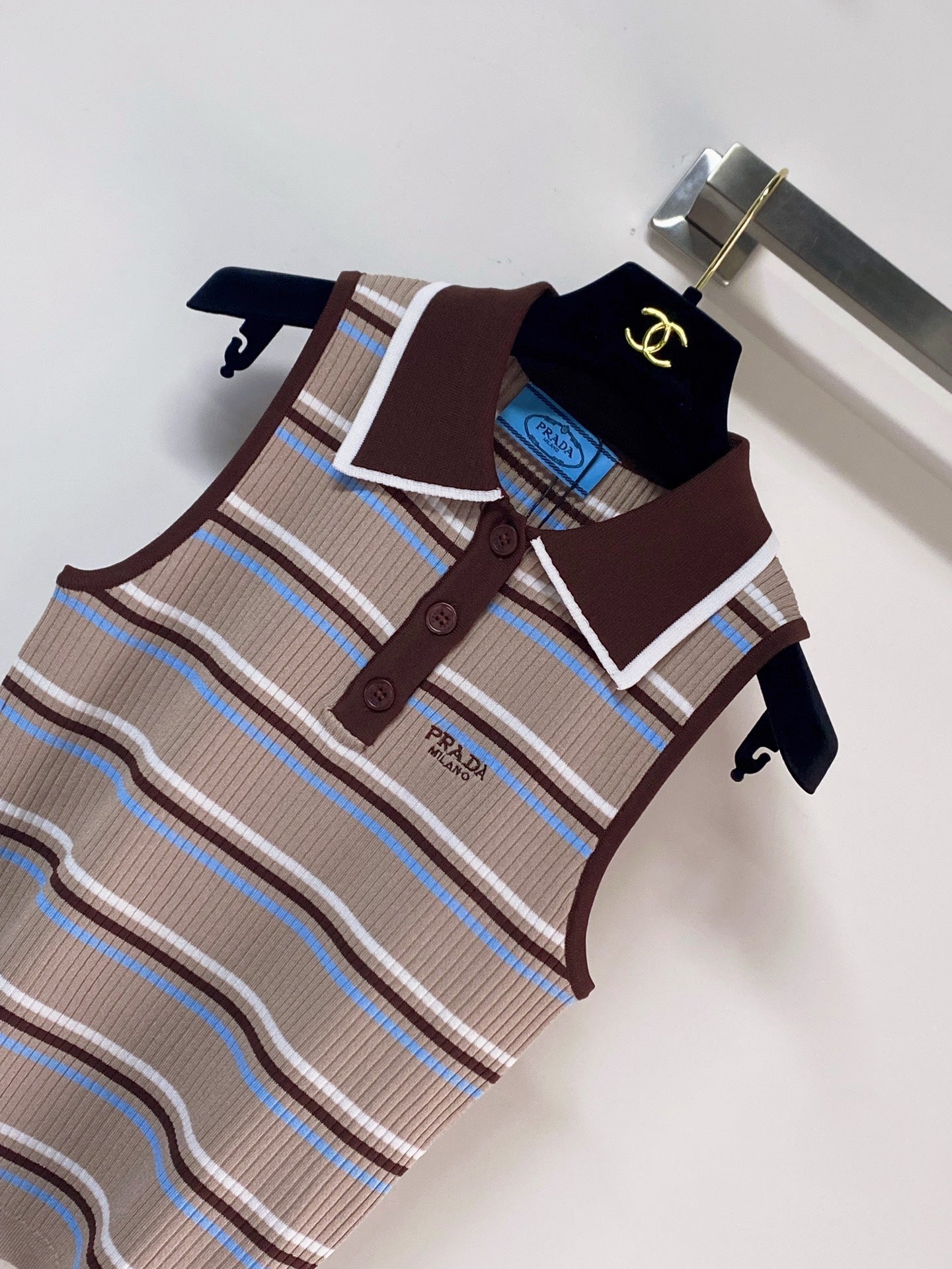 PRADA 26S SLEEVELESS POLO SHIRT STYLE 891