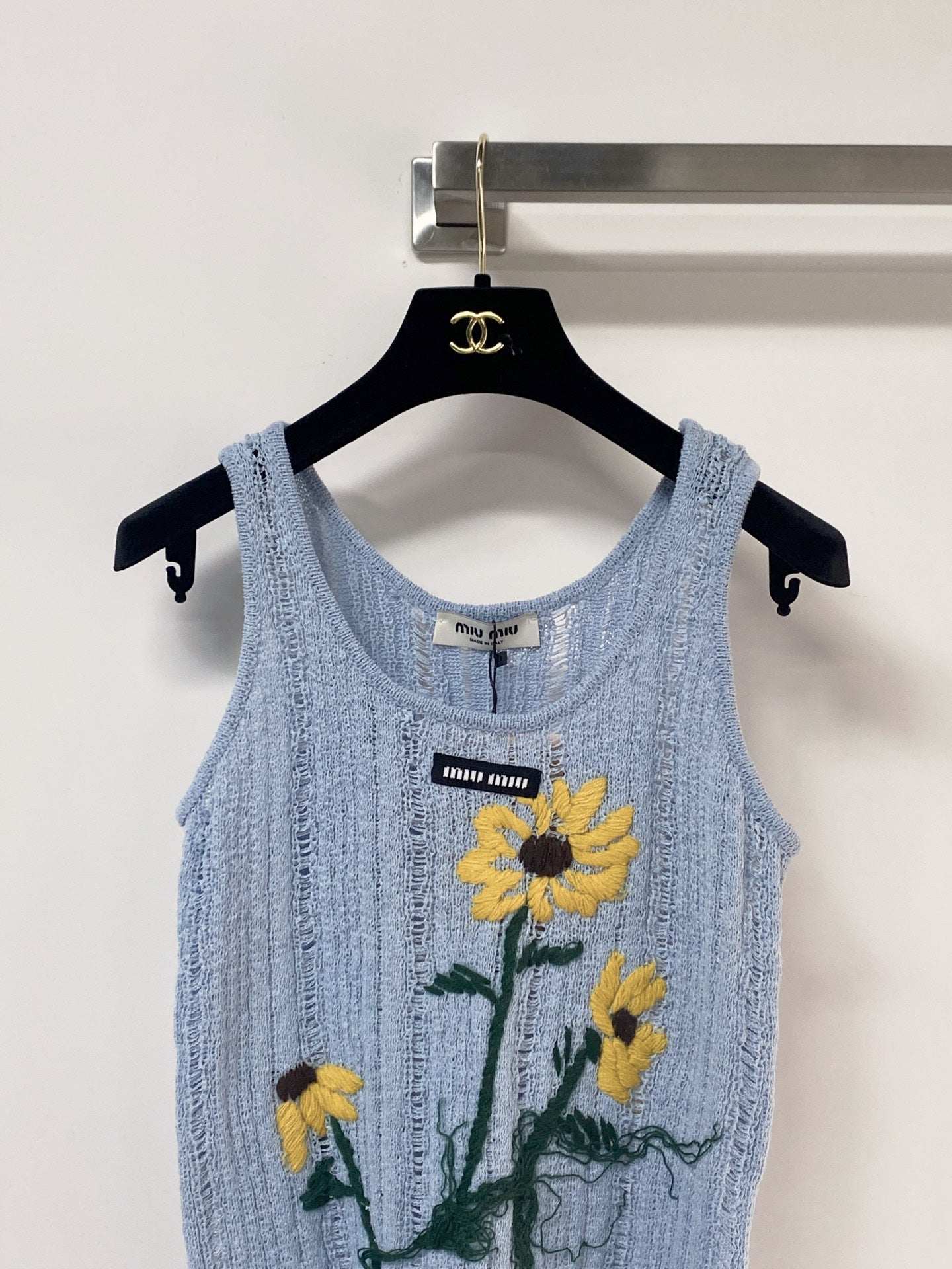 MIUMIU 26S SLEEVELESS SWEATER STYLE 1132