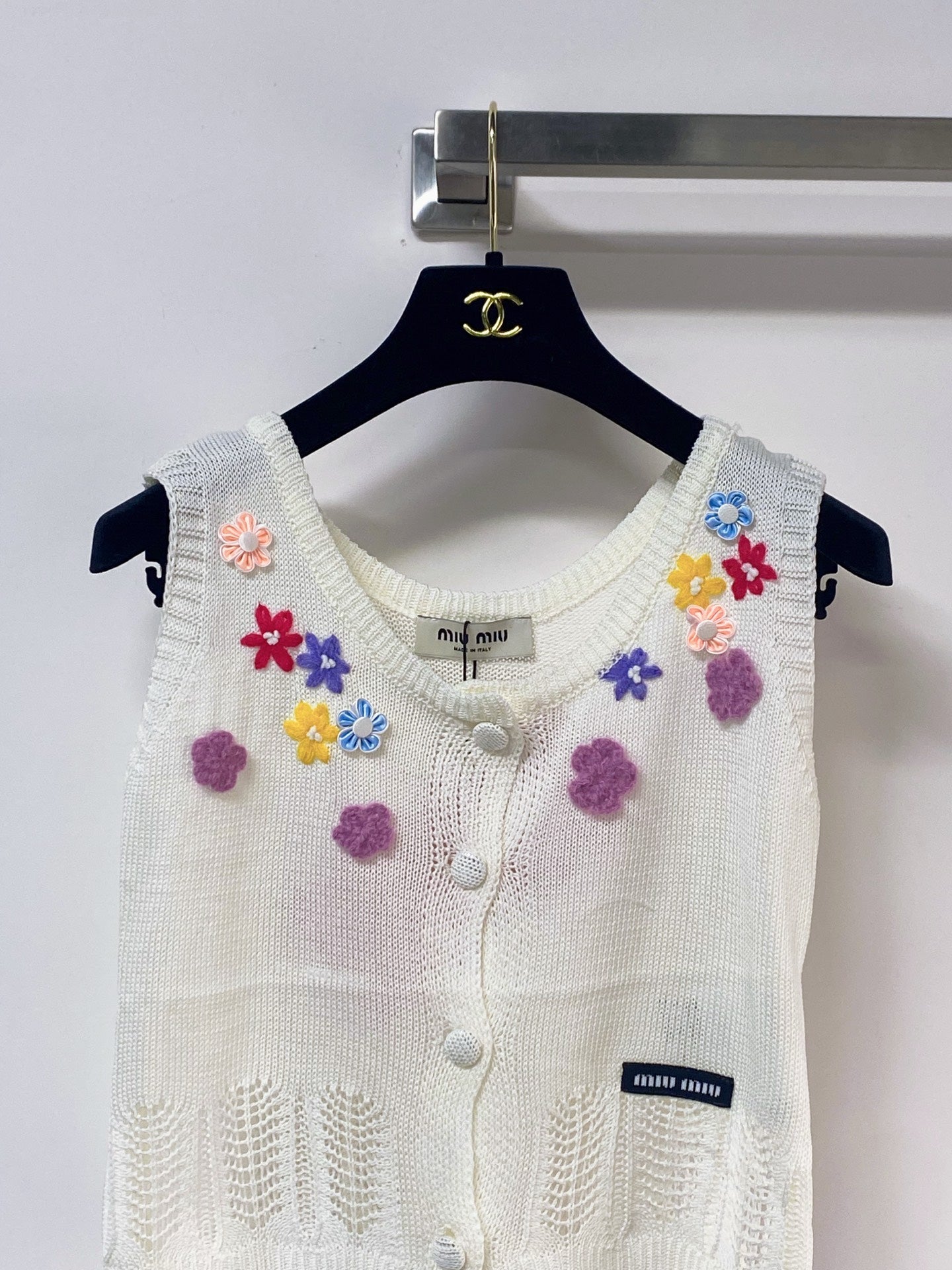MIUMIU 26S SLEEVELESS SWEATER STYLE 1133
