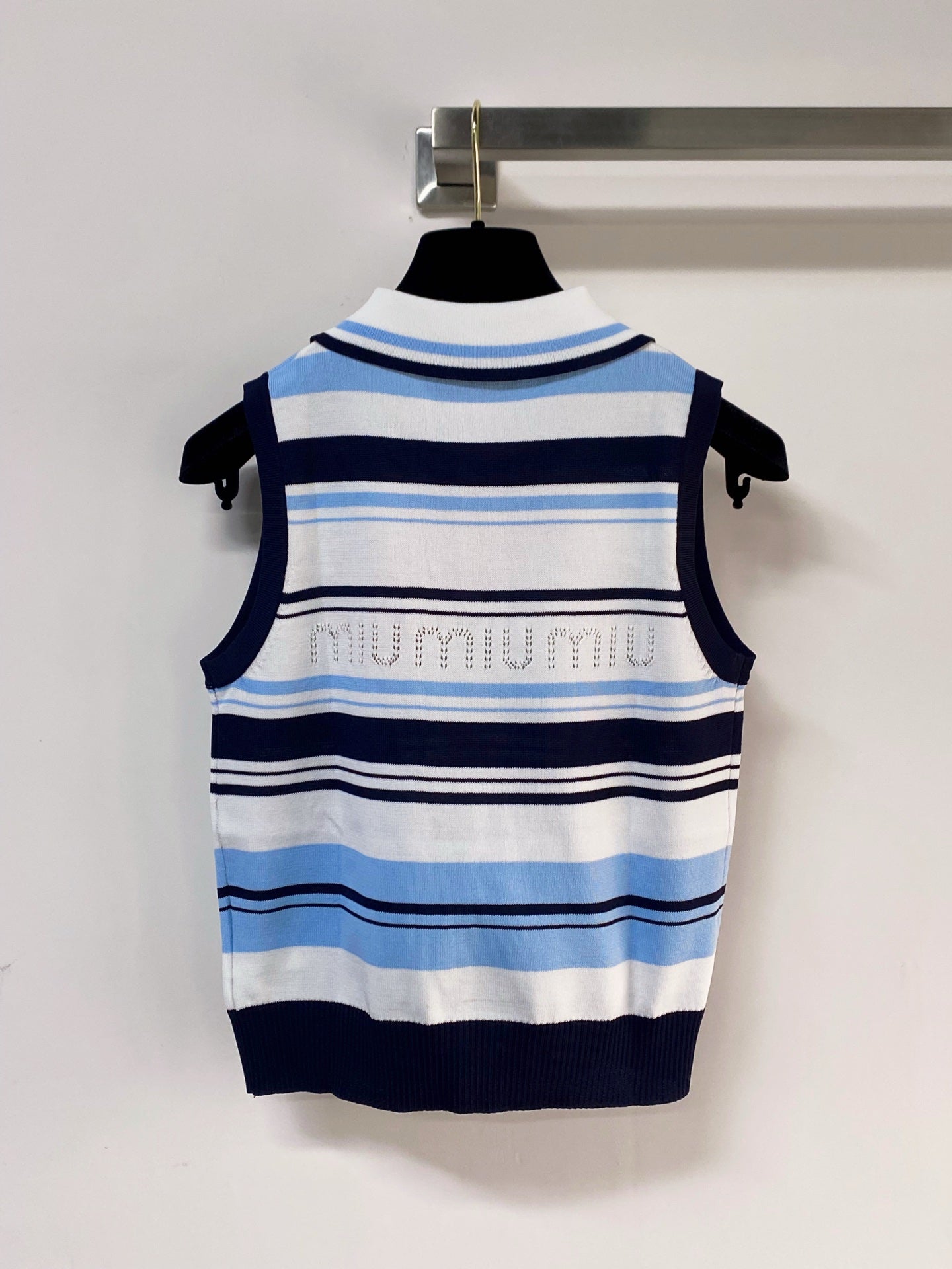 MIUMIU 26S SLEEVELESS KNIT POLO TOP STYLE 1125