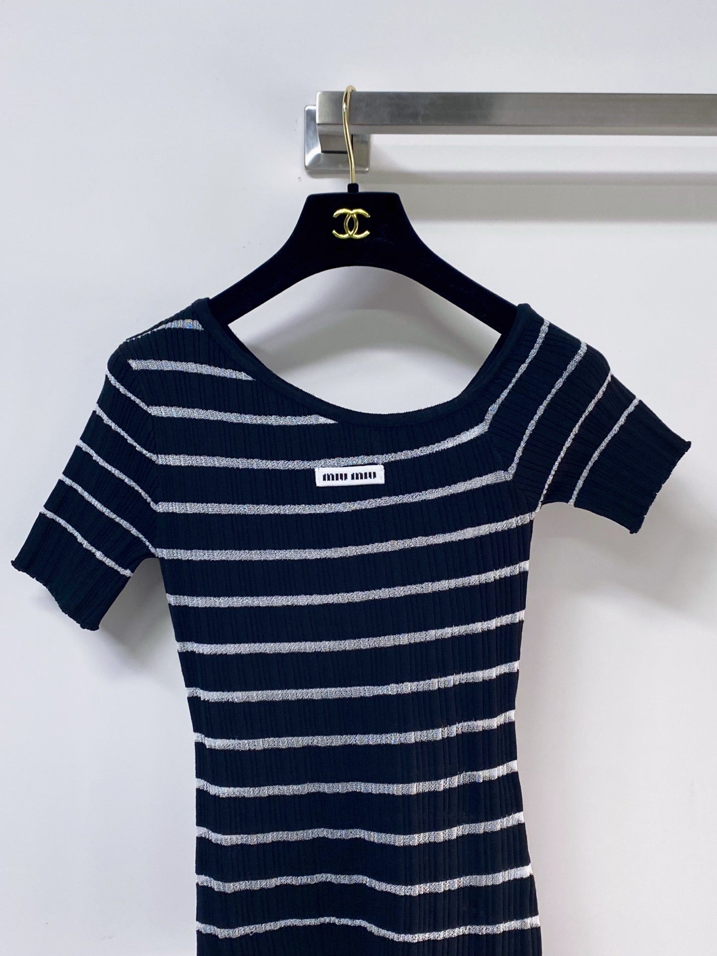 MIUMIU 26S SHORT-SLEEVED SWEATER STYLE 1127