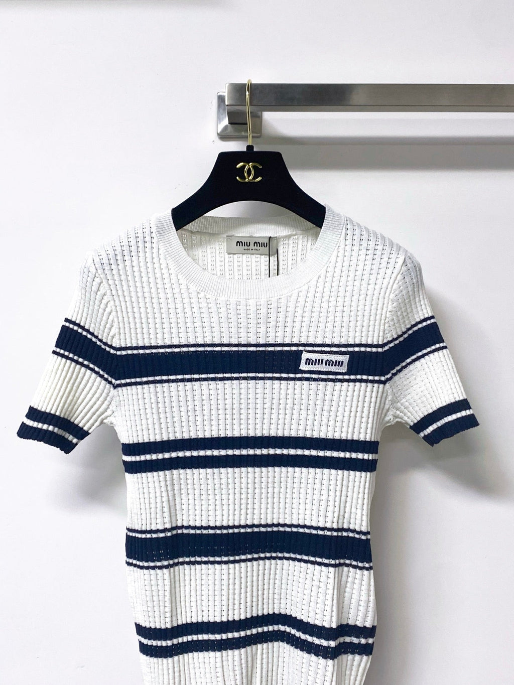 MIUMIU 26S SHORT-SLEEVED SWEATER STYLE 1057