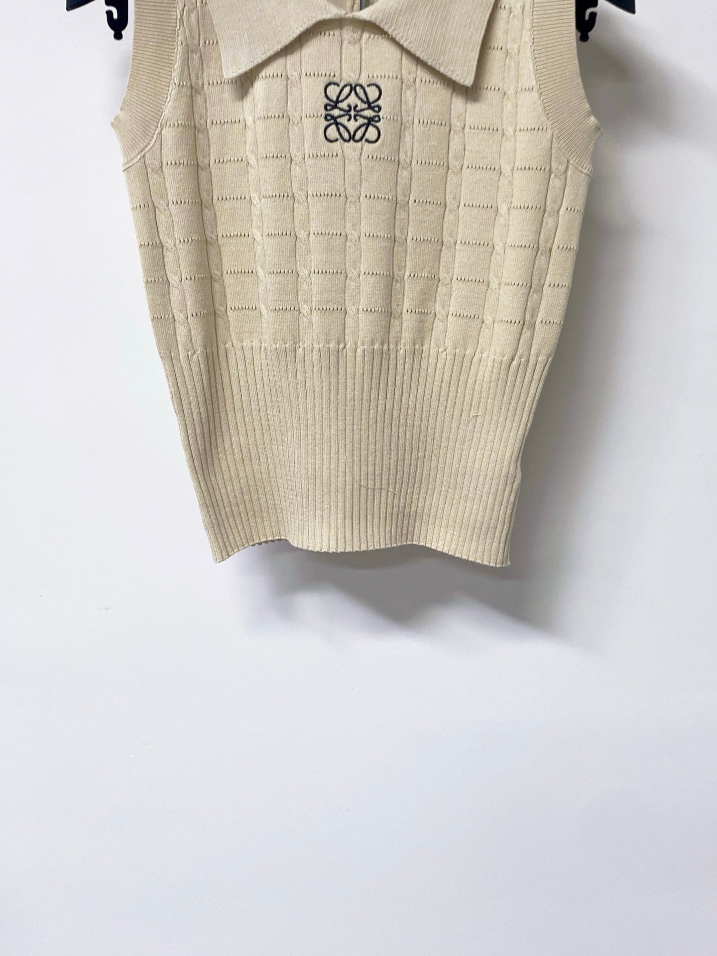 LOEWE 26S SLEEVELESS KNIT POLO TOP 414