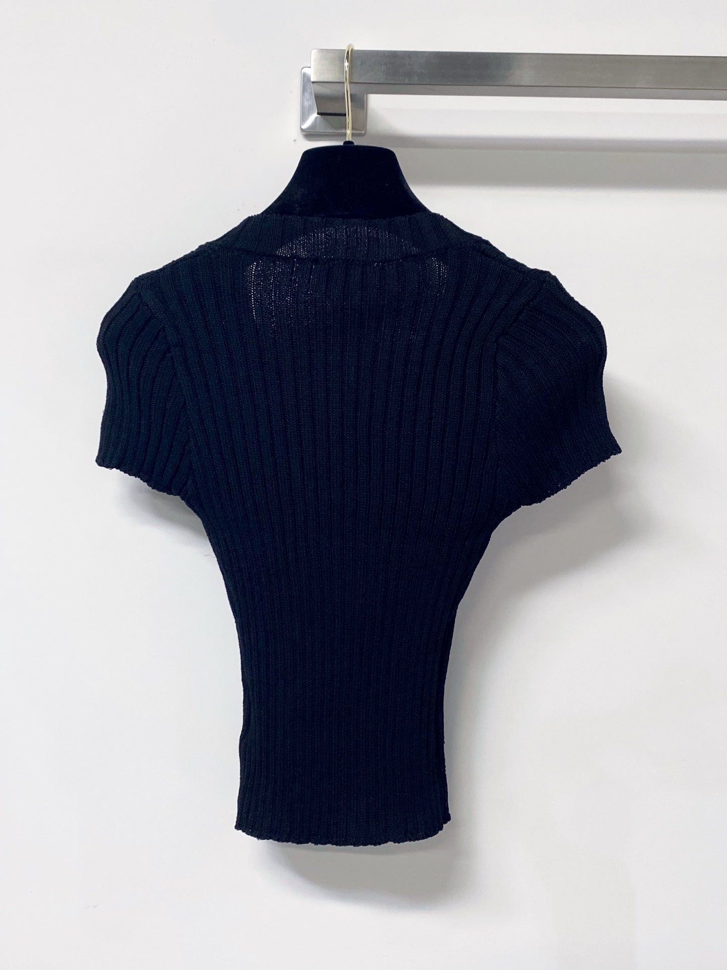 CHANEL 26S SHORT SLEEVE V-NECK KNIT TOP STYLE 1240