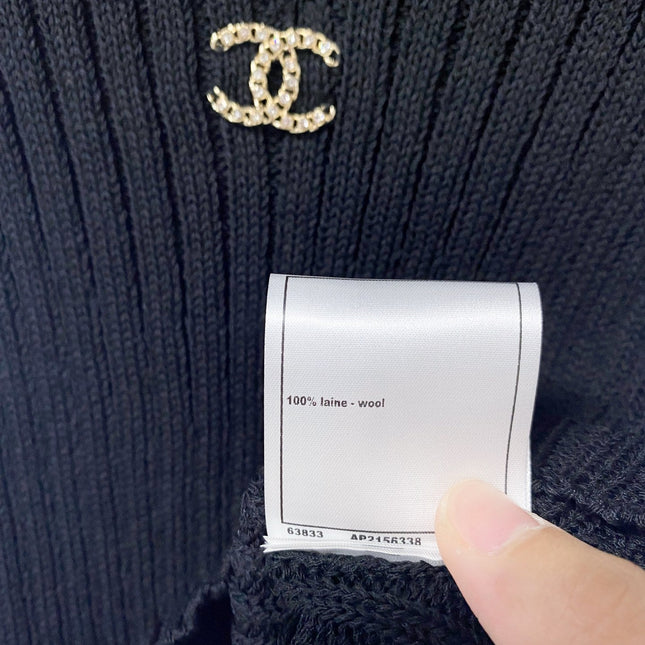 CHANEL 26S SHORT SLEEVE V-NECK KNIT TOP STYLE 1240