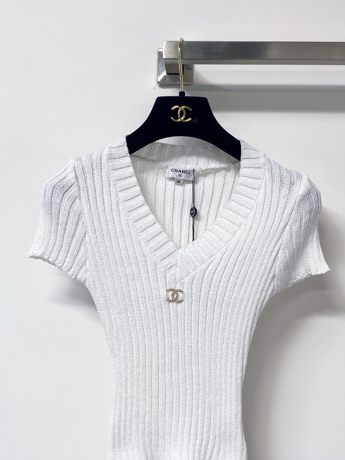 CHANEL 26S SHORT SLEEVE V-NECK KNIT TOP STYLE 1239