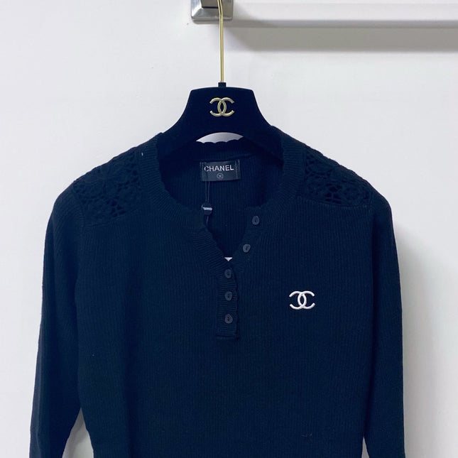 CHANEL 26S LACE-SHOULDER RIBBED KNIT HENLEY TOP 1675