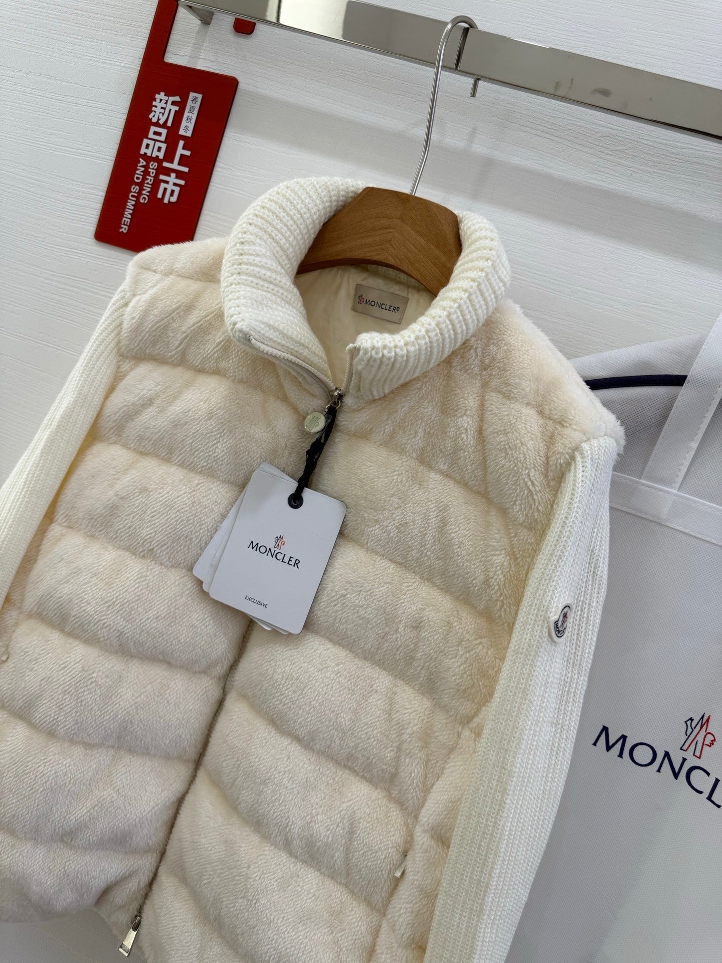 MONCLER 25S WOOL CARDIGAN IN WHITE 068