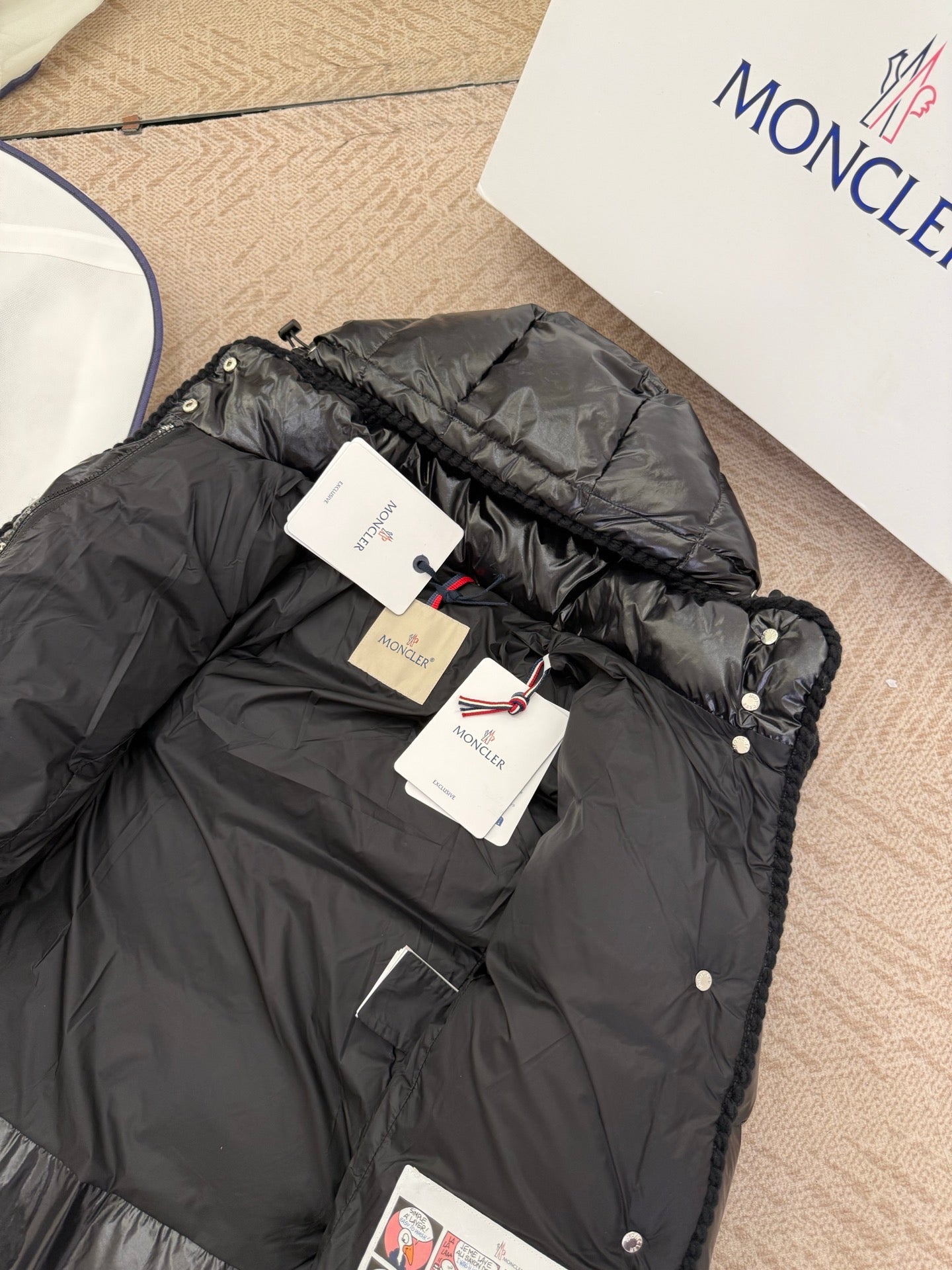 MONCLER 25S LONG-SLEEVE HOODED DOWN JACKET 323