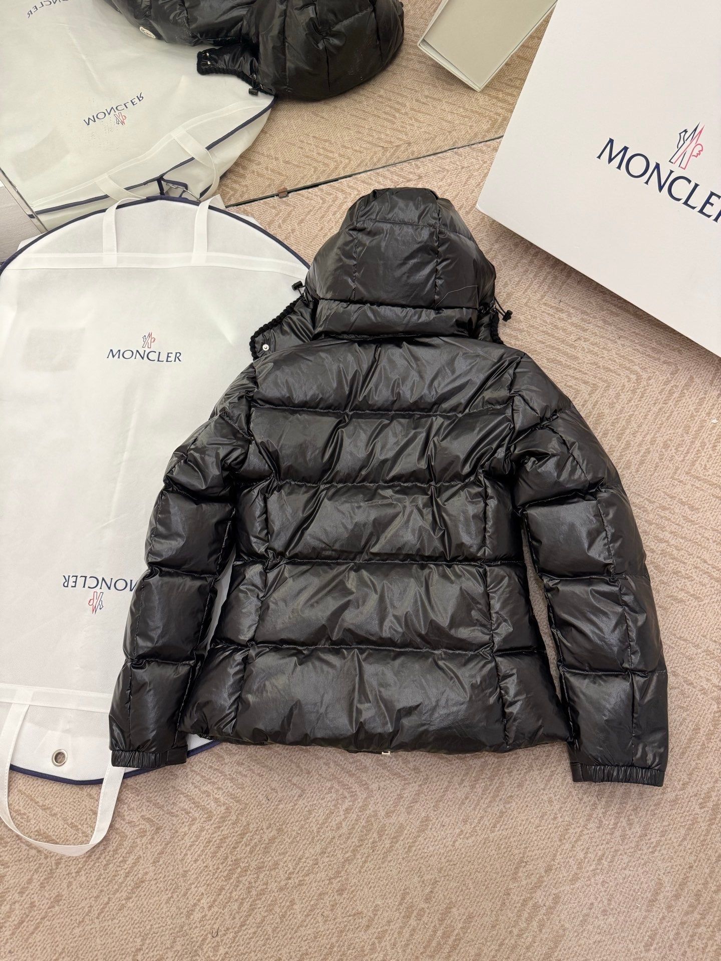 MONCLER 25S LONG-SLEEVE HOODED DOWN JACKET 323