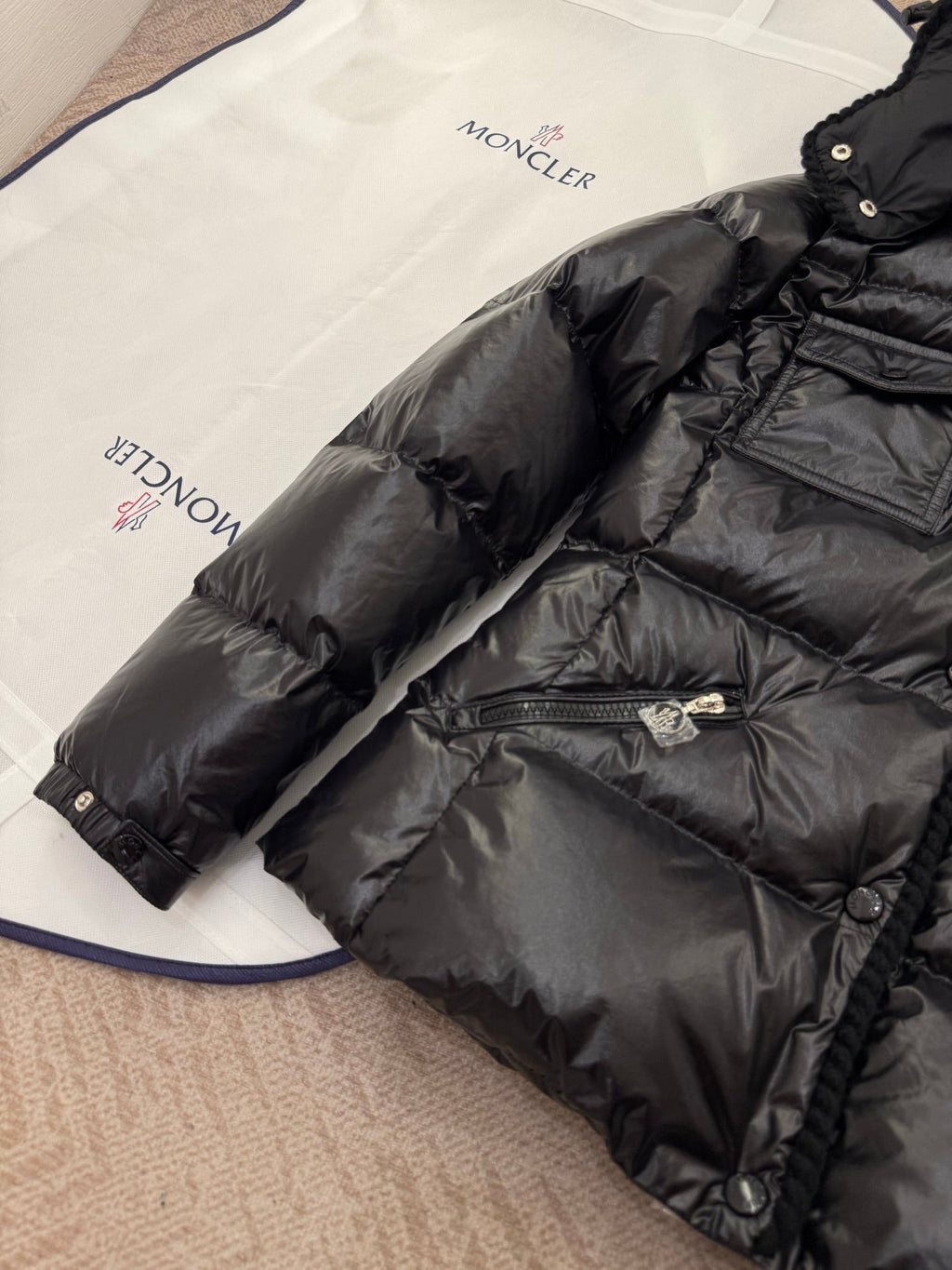 MONCLER 25S LONG-SLEEVE HOODED DOWN JACKET 323