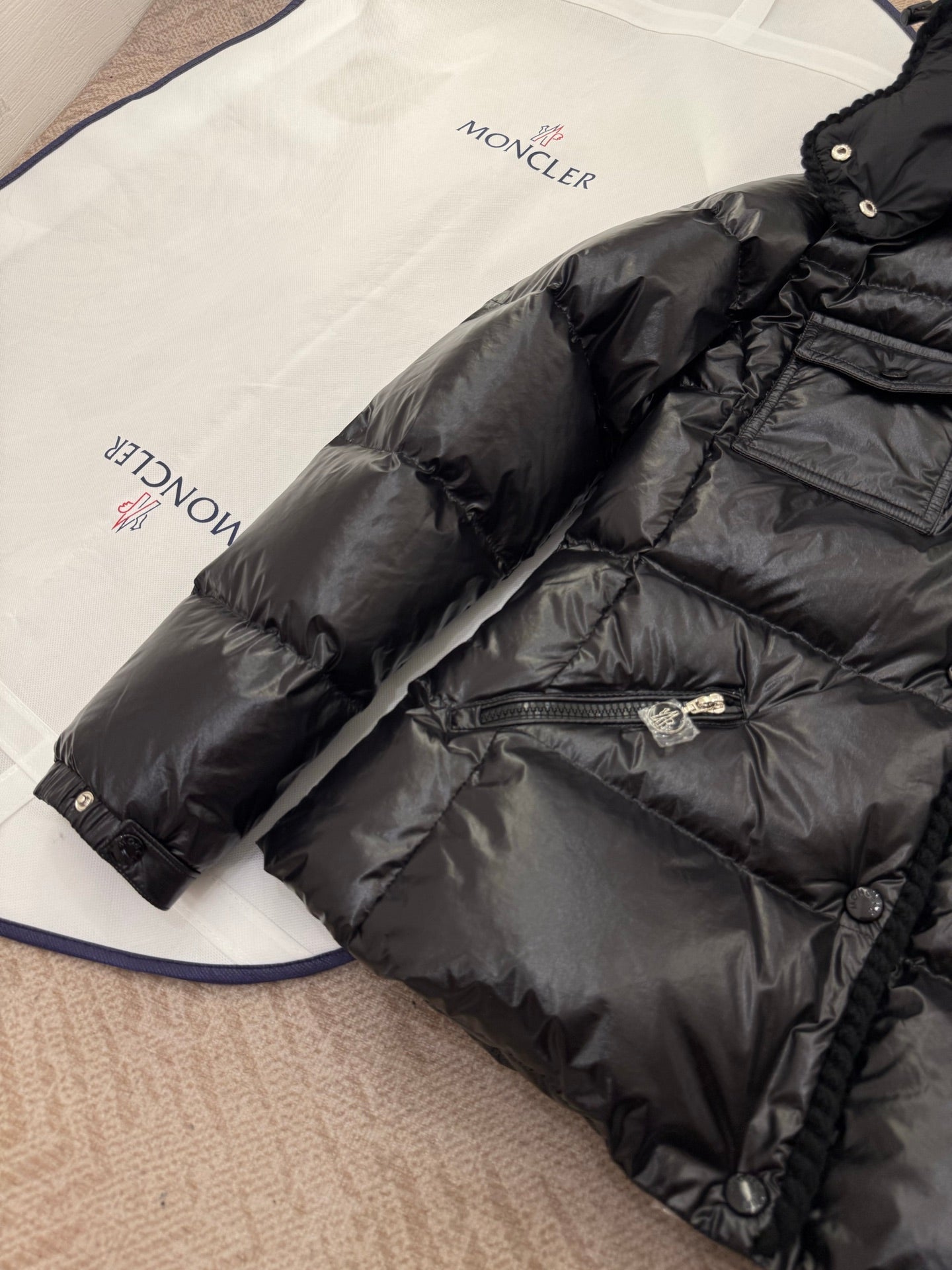 MONCLER 25S LONG-SLEEVE HOODED DOWN JACKET 323