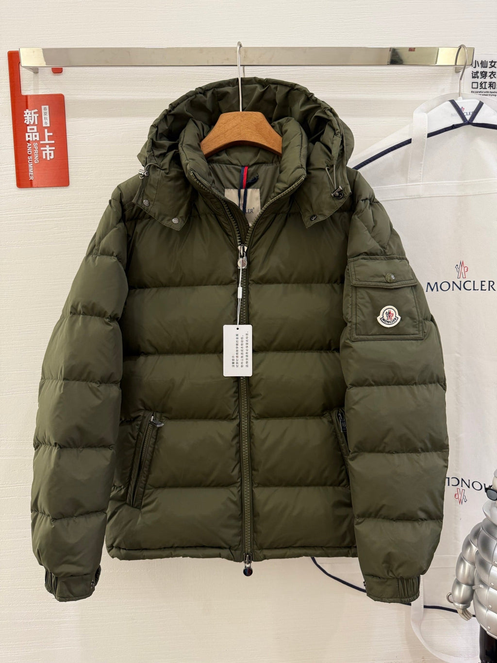 MONCLER 25S SHORT HOODED PUFFER JACKET 325