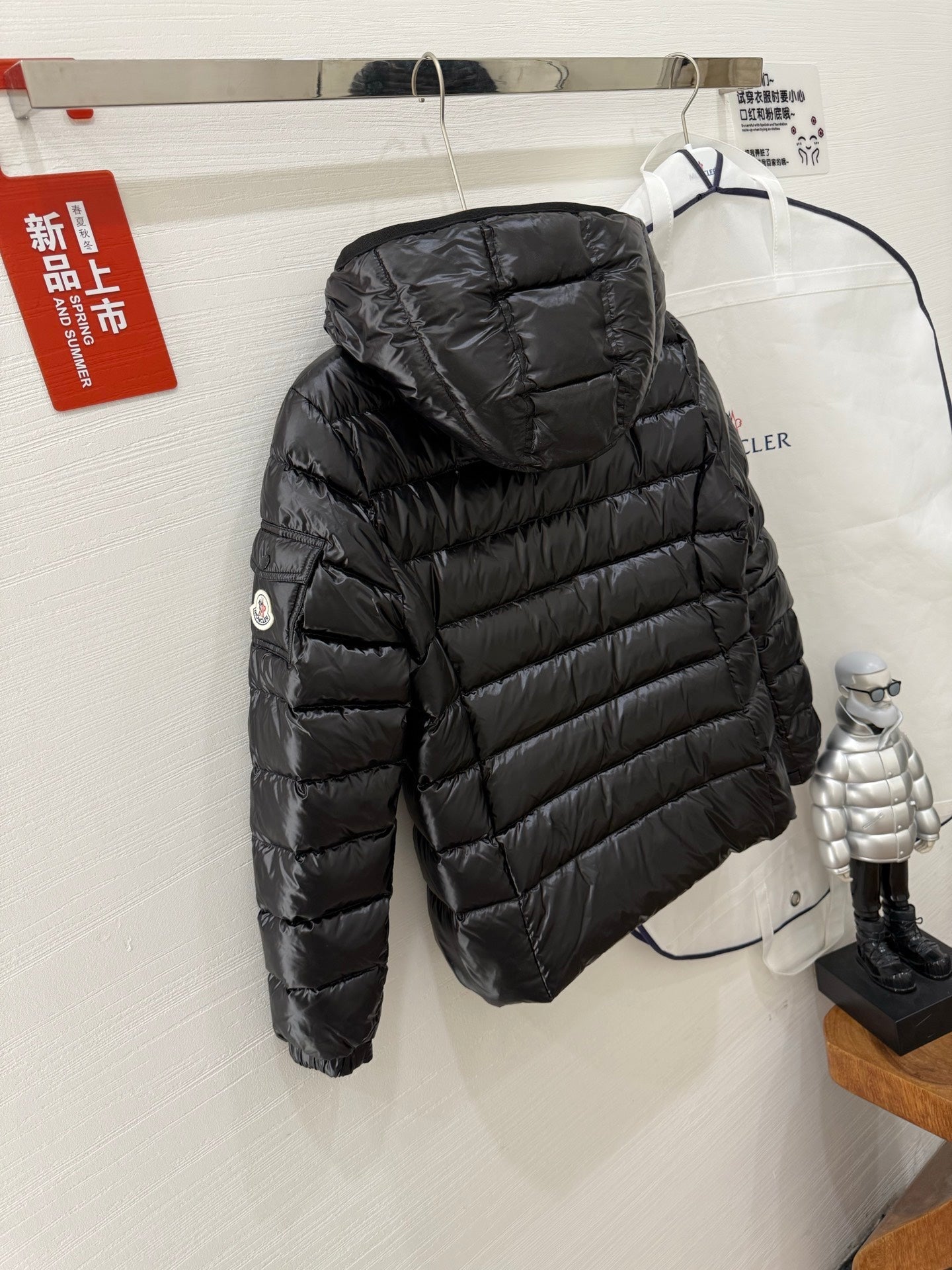 MONCLER 25S SHORT DOWN JACKET 326
