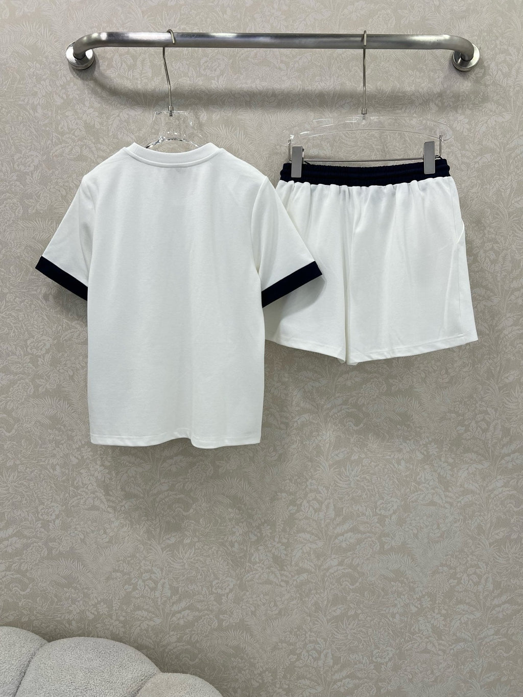 LOEWE SHORT-SLEEVE T-SHIRT AND SHORTS SET 275216