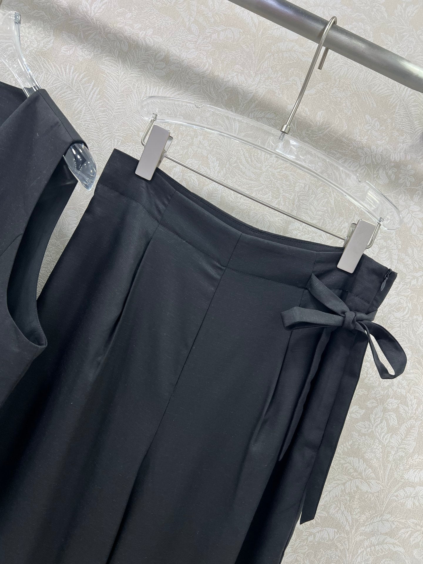 DIOR WIDE-LEG PANTS AND VEST SET 275208