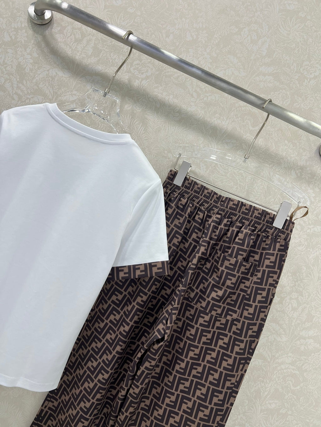 FENDI SHORT-SLEEVE T‑SHIRT AND LONG PANTS SET 275185