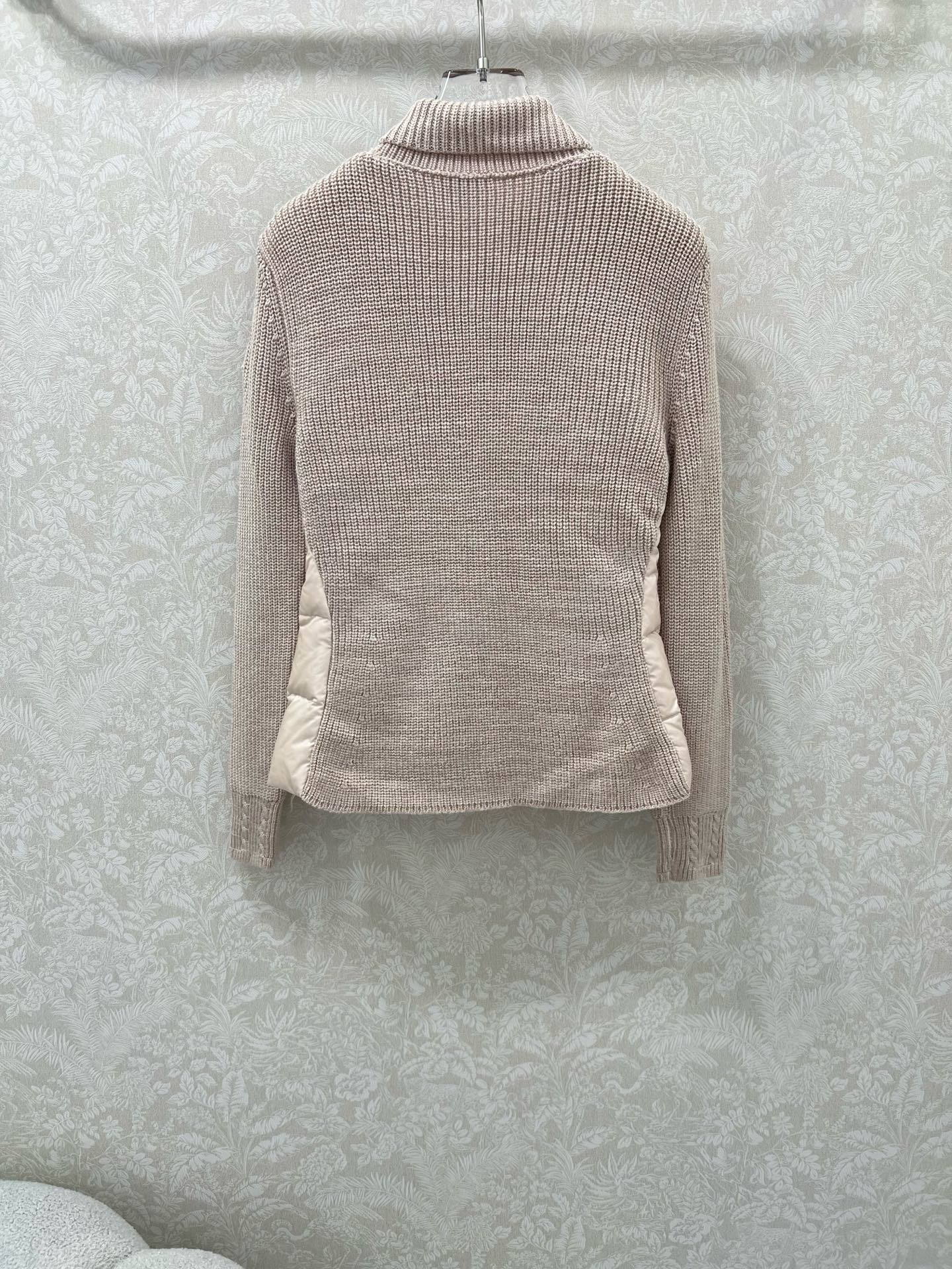 MONCLER 25S JACKET IN NUDE 071