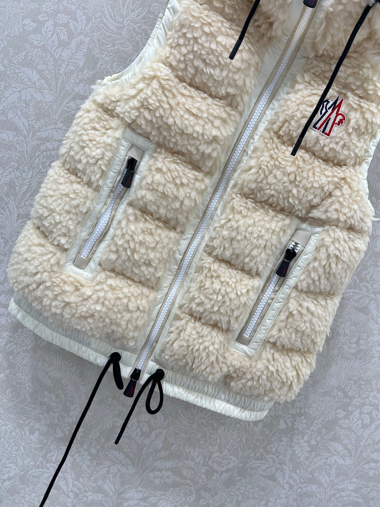 MONCLER 25S DOWN VEST IN WHITE 104