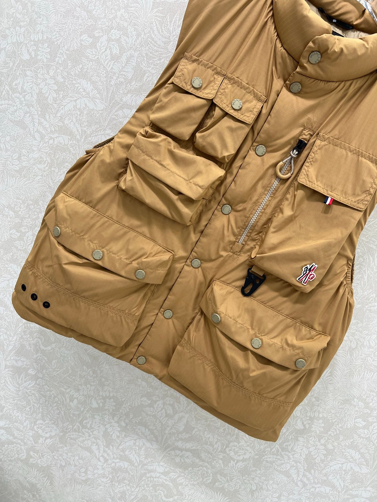 MONCLER 25S DOWN VEST 299330
