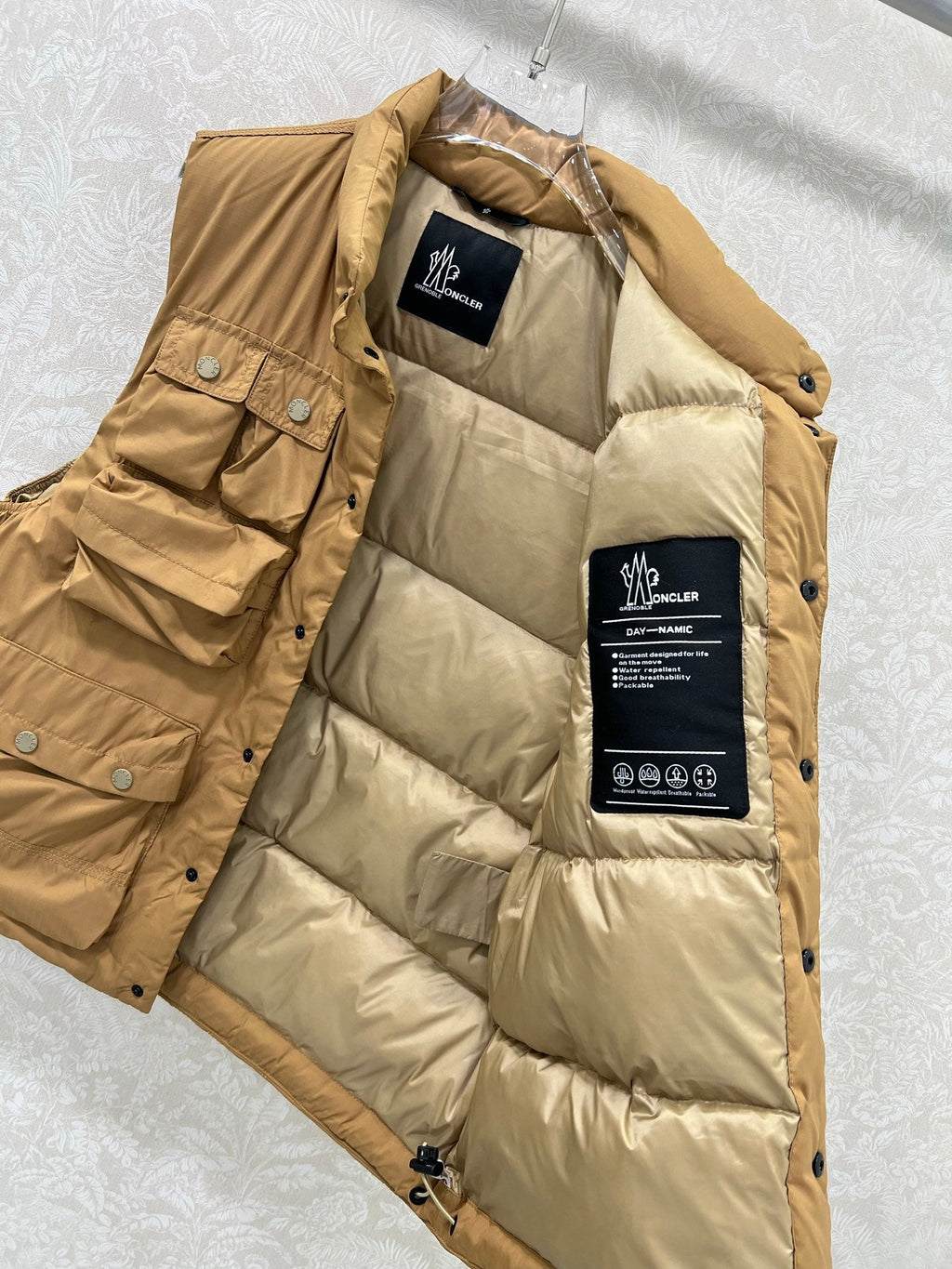 MONCLER 25S DOWN VEST 299330