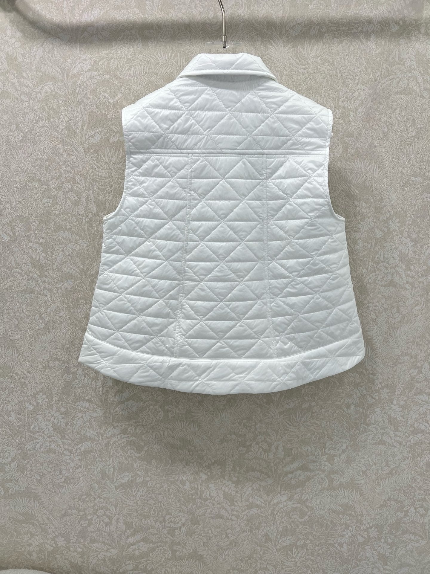 MONCLER 25S DOWN VEST IN WHITE 099