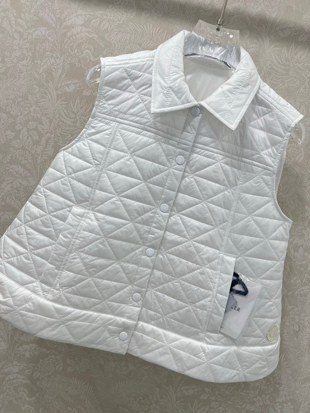 MONCLER 25S DOWN VEST IN WHITE 099