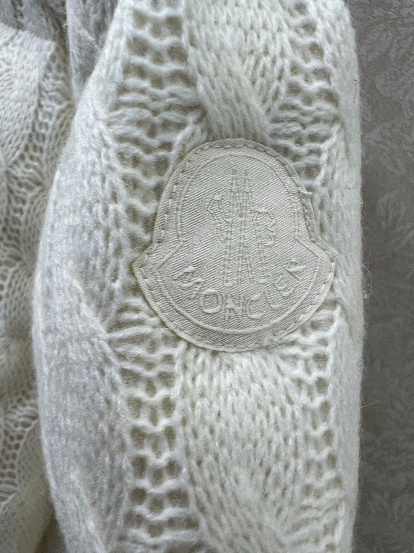 MONCLER 25S JACKET IN WHITE 095