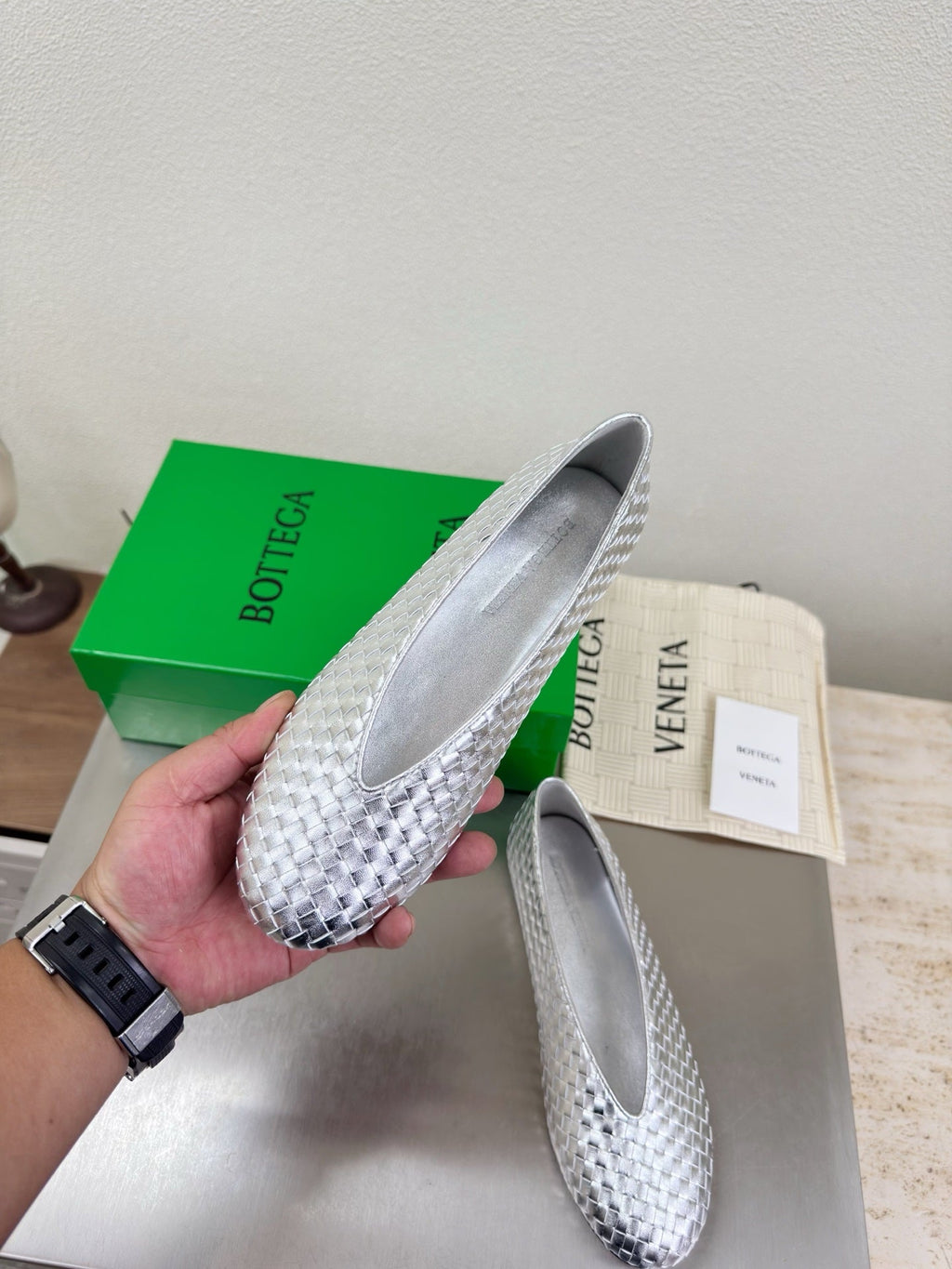BOTTEGA VENETA 26S BALLET FLATS IN SILVER WOVEN LAMBSKIN