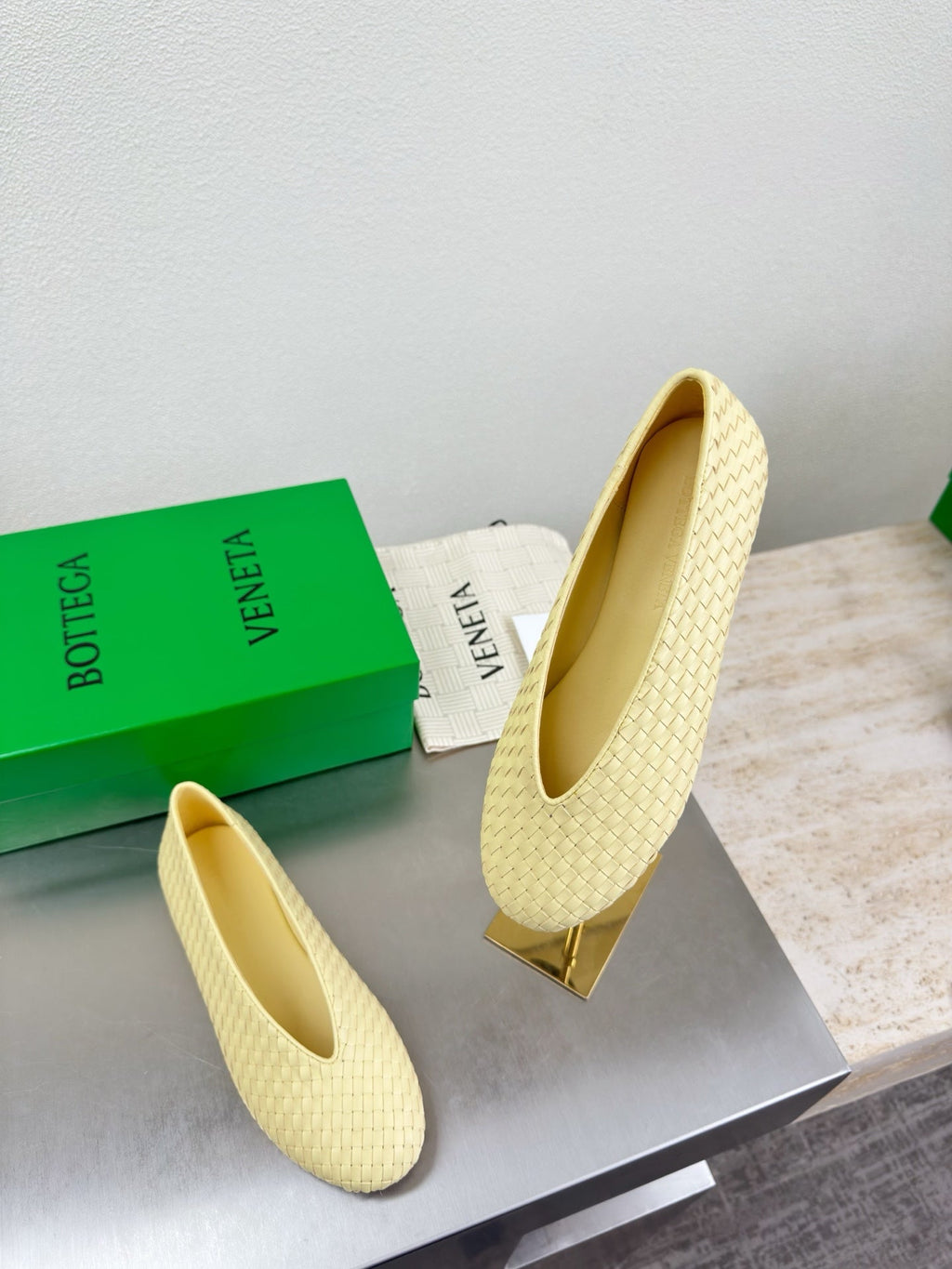 BOTTEGA VENETA 26S BALLET FLATS IN LIGHT YELLOW WOVEN LAMBSKIN